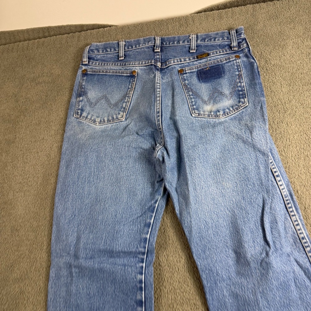 Wrangler 13MWZPW Cowboy Cut Light Wash Denim Jeans 33x34 Mens Straight Leg